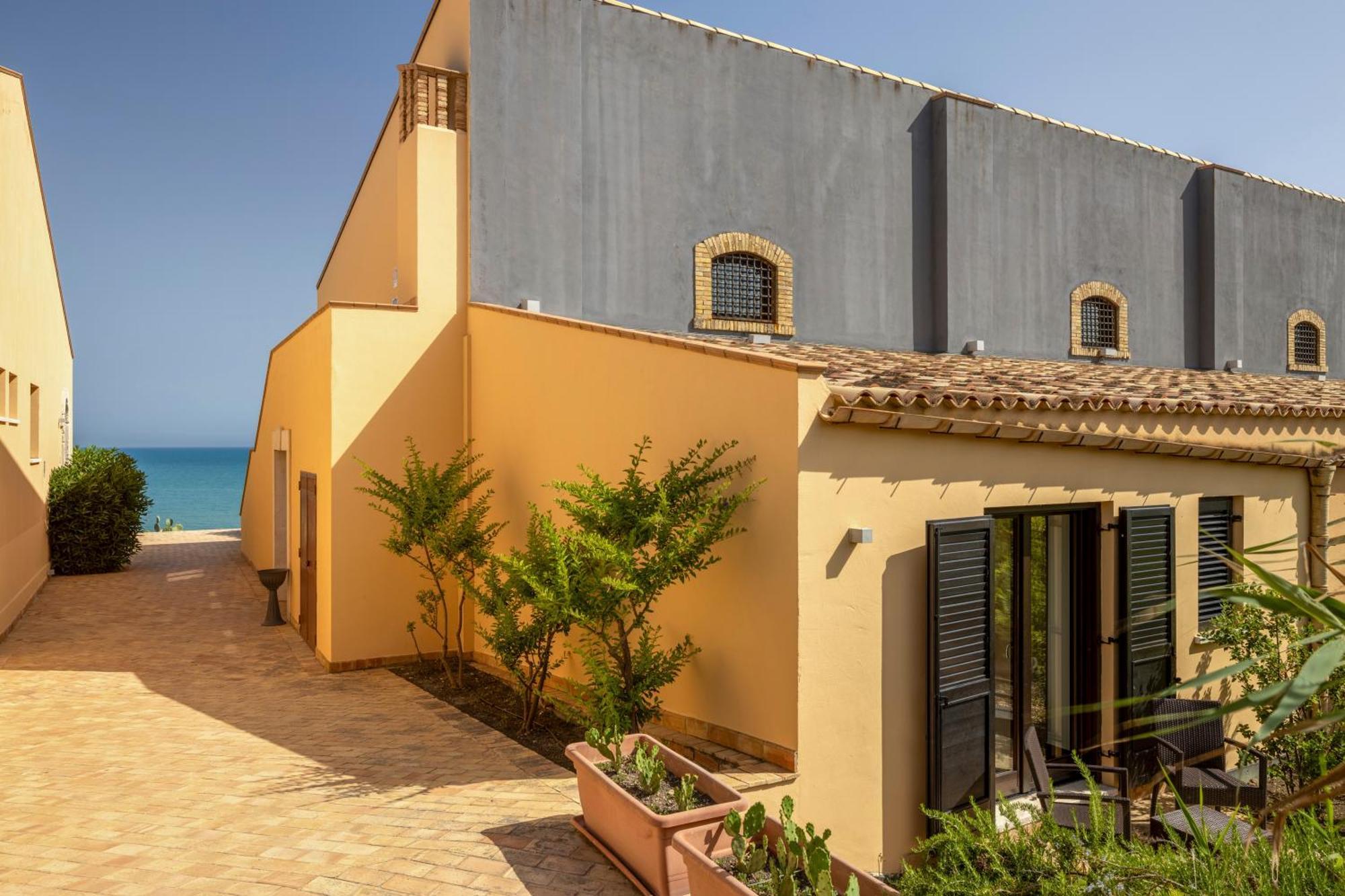 ליקאטה Falconara Greenblu Resort מראה חיצוני תמונה
