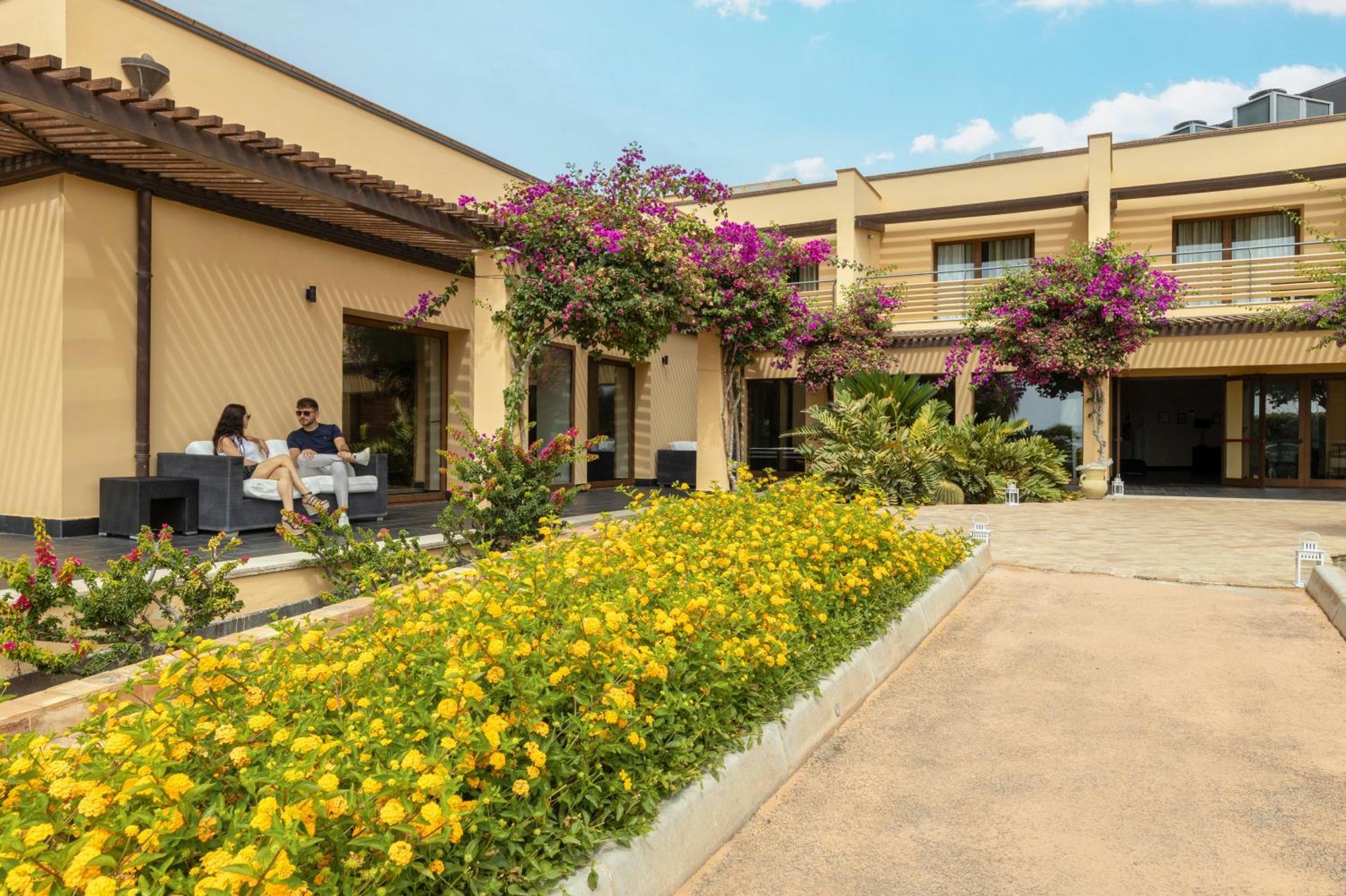 ליקאטה Falconara Greenblu Resort מראה חיצוני תמונה